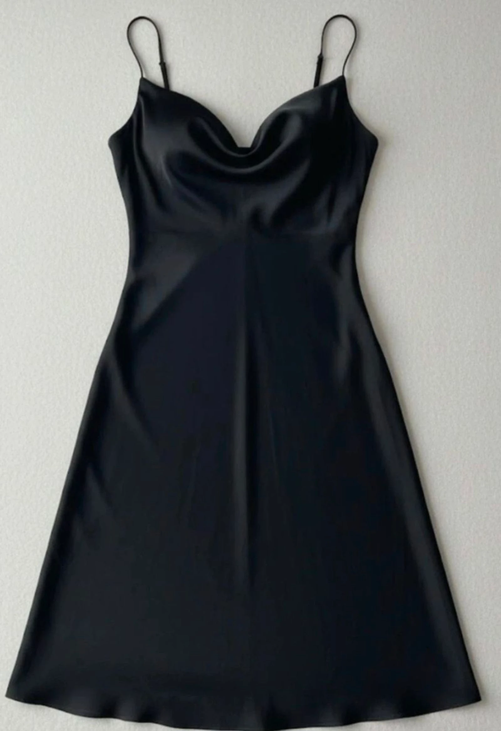 Vestido tirantes nuevo sin usar talla M Bershka 